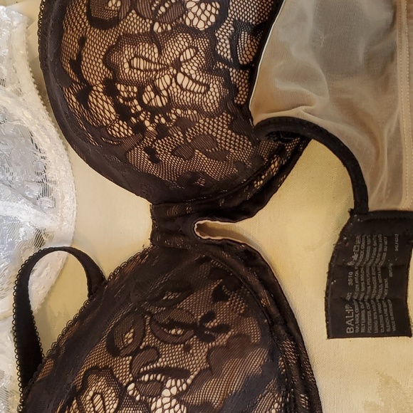 Set of 5 plus bras, all shown as 44-C sizes all underwire and 2 are strapless - Picture 3 of 11